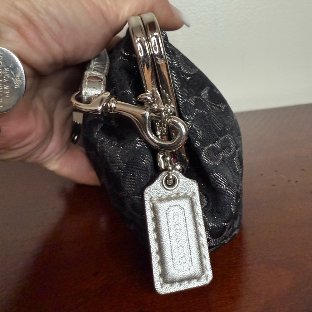 Coach optic Black Logo-Print Wristlet kiss lock  Clutch with Silver Trim - Picture 3 of 14